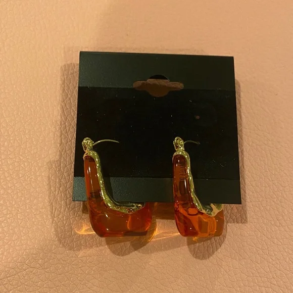 Elegant Gold and Red Earrings - Picture 3 of 4